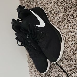 Nike Men's Size 9 Basketball Witness Black and White